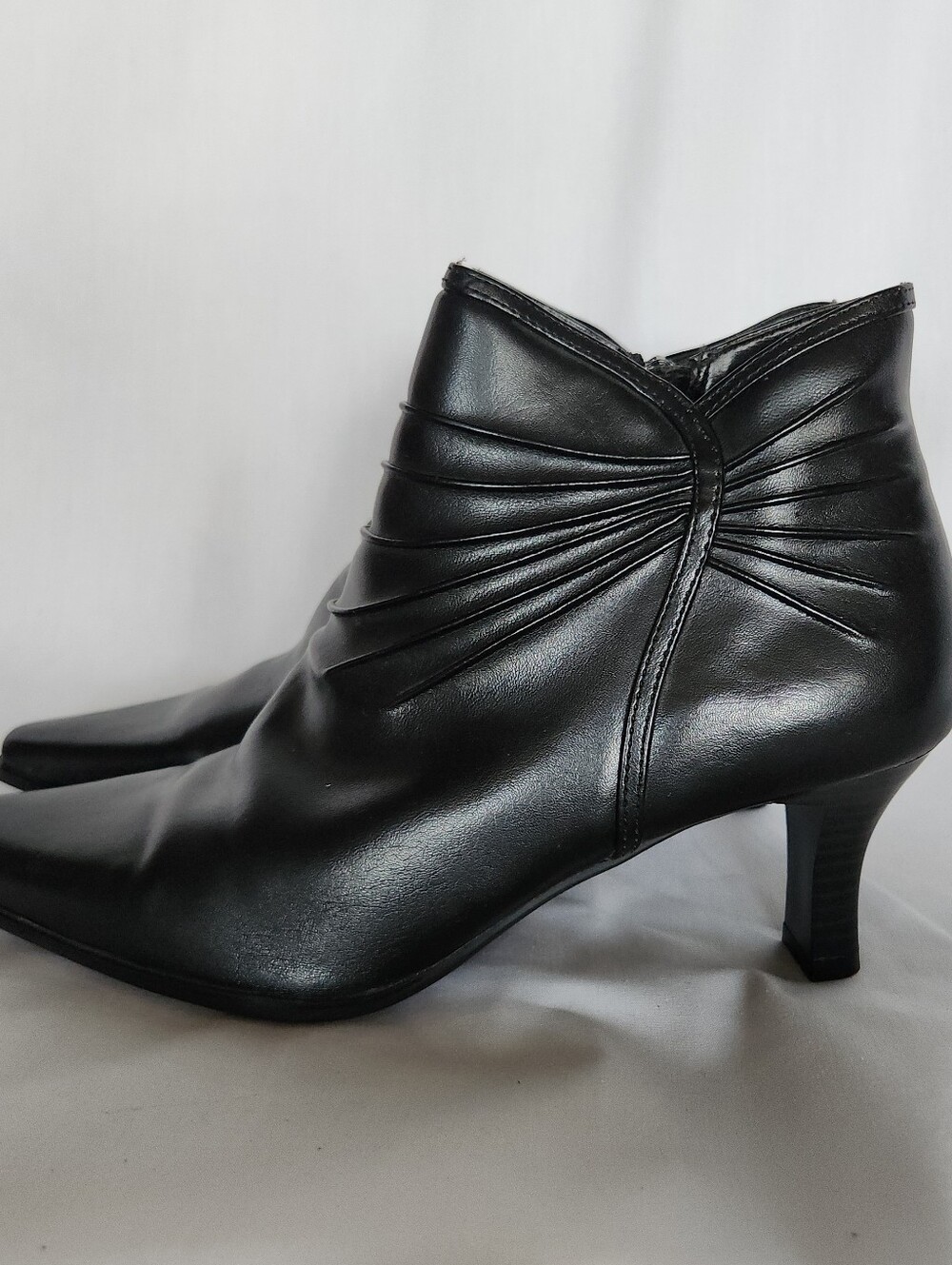 Predictions Black Pointed Toe Gathered Ruched Leather Ankle Boots 8.5